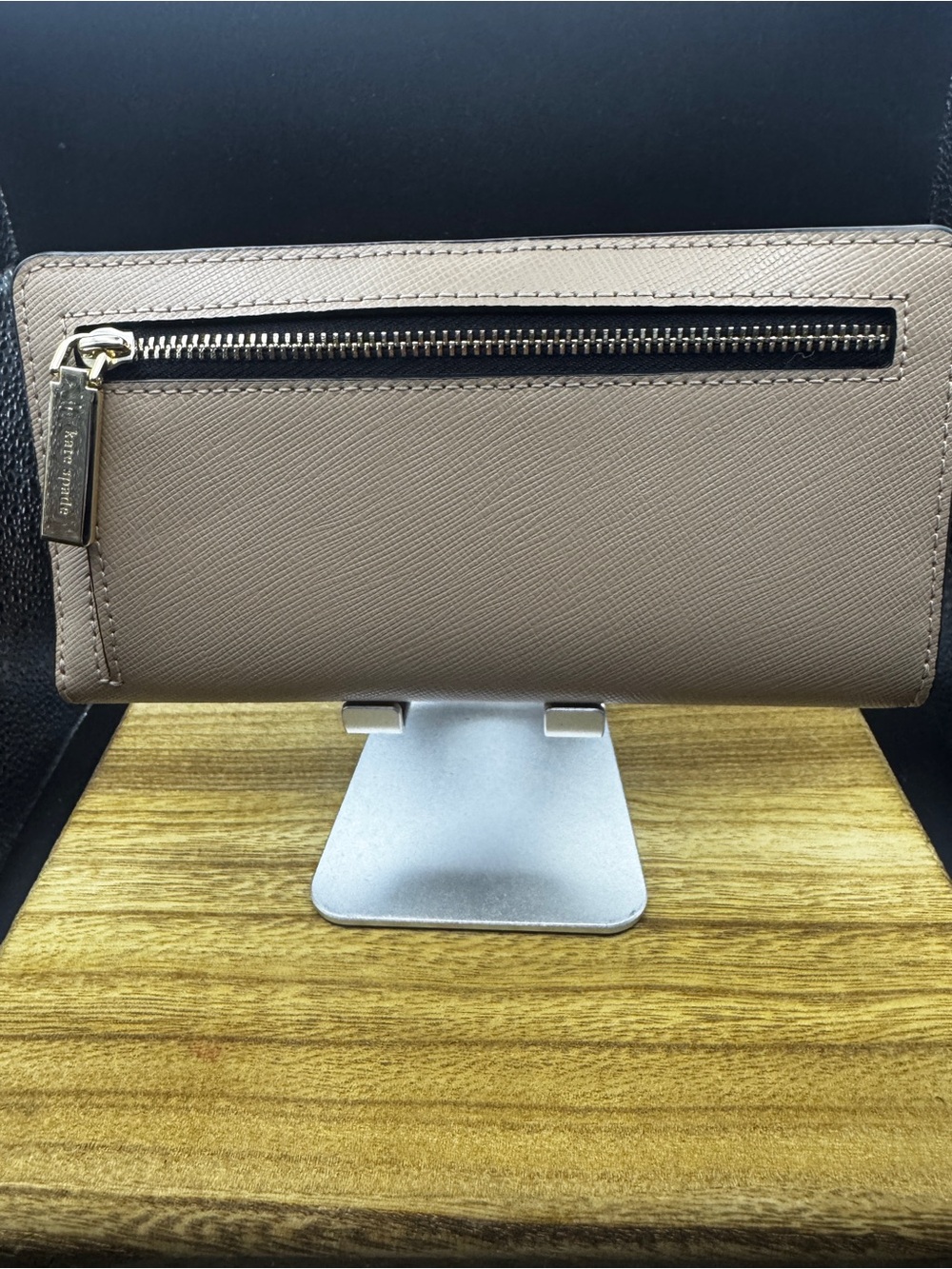 kate spade New York Two-Tone Black and Taupe Wallet - New Without Tags - Picture 2 of 6
